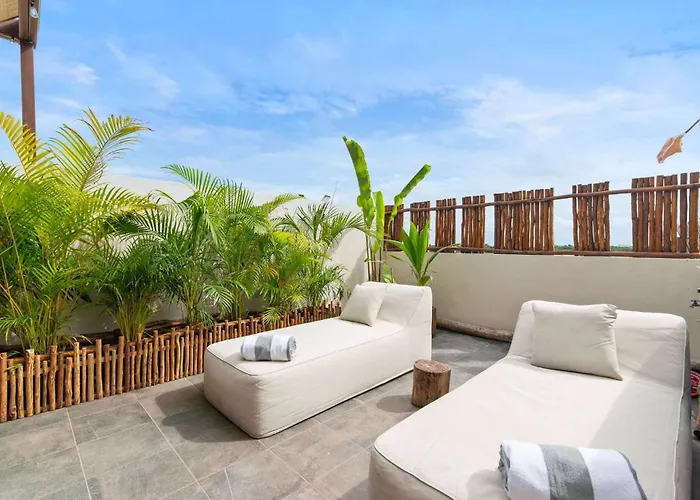 Penthouse With Rooftop Plunge Pool - Distant Ocean