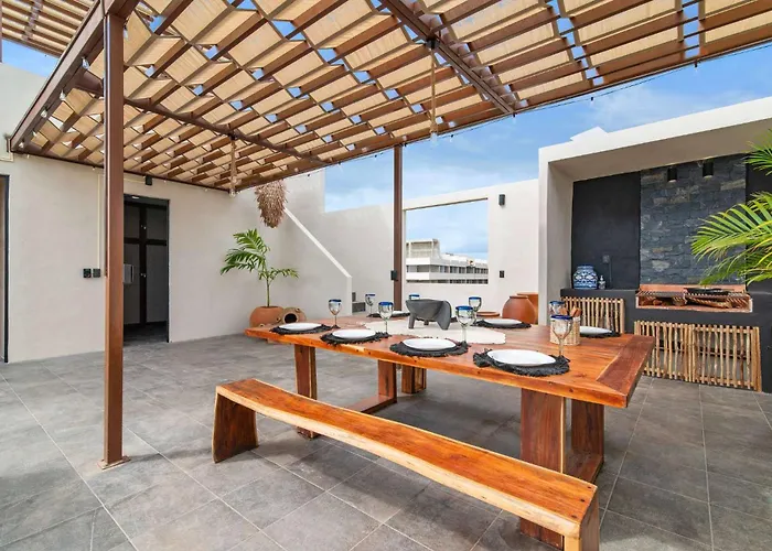Penthouse With Rooftop Plunge Pool - Distant Ocean *