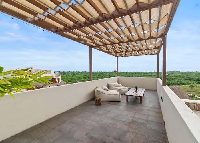 Apartment Penthouse With Rooftop Plunge Pool - Distant Ocean