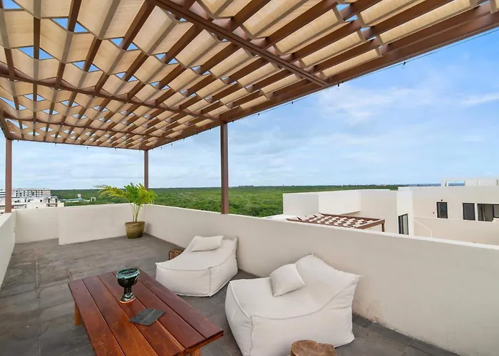 Penthouse With Rooftop Plunge Pool - Distant Ocean