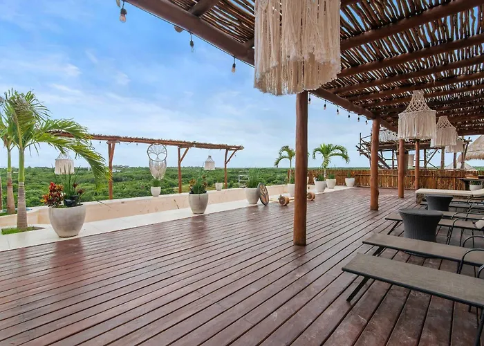 Penthouse With Rooftop Plunge Pool - Distant Ocean Apartment
